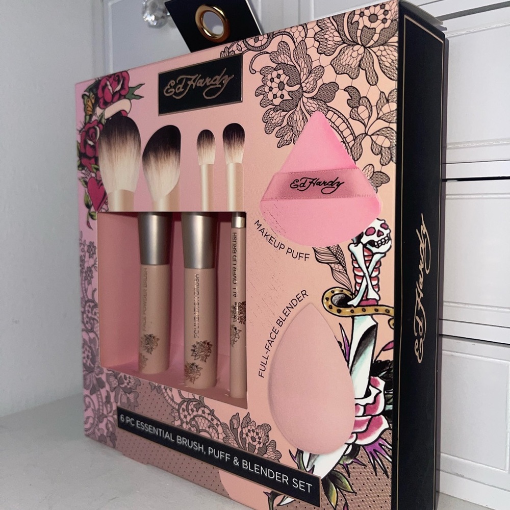 NWT Ed Hardy Pink 6-Piece Makeup Brush, Puff & Blender Set - Picture 3 of 7